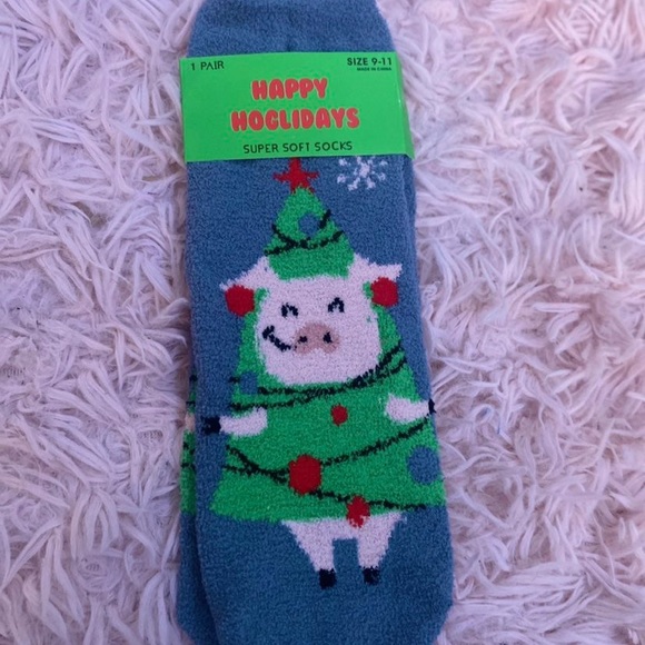 Fuzzy Pig socks - Picture 1 of 3